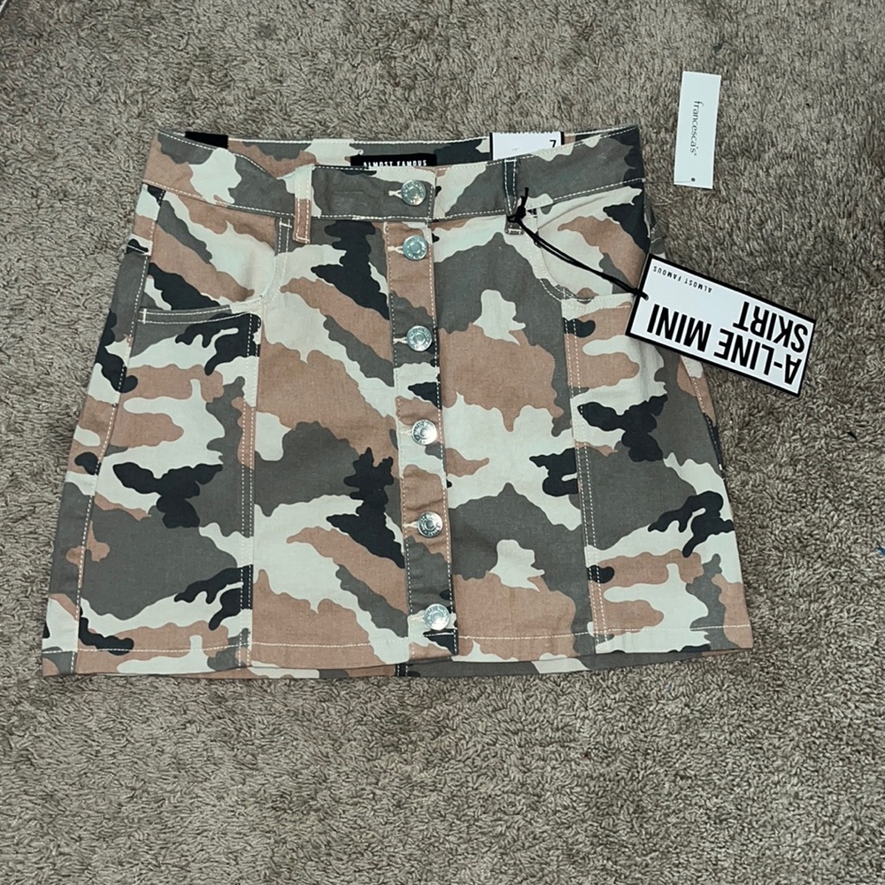 Almost Famous Camo Skirt (NWT) size 7